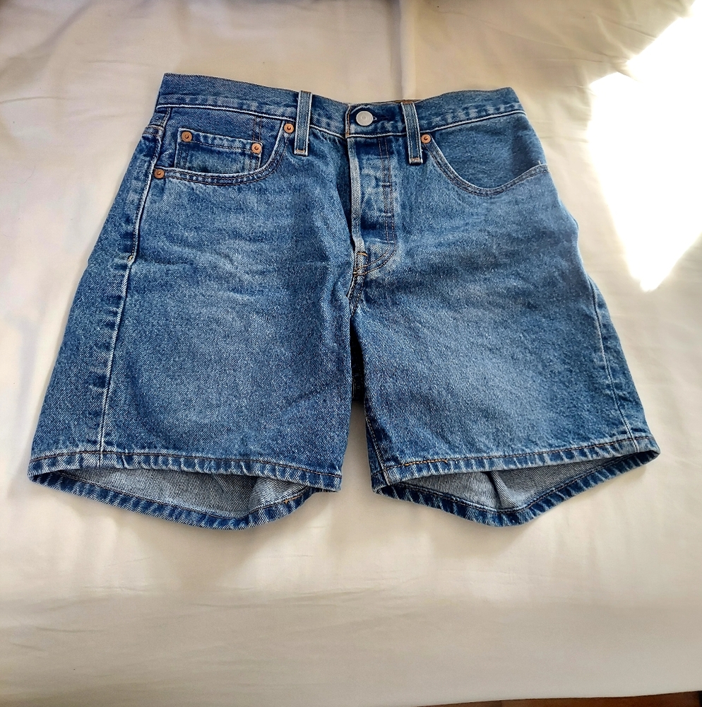 Levi Womens 501 Mid Thigh Short Blue Medium Wash Size 27